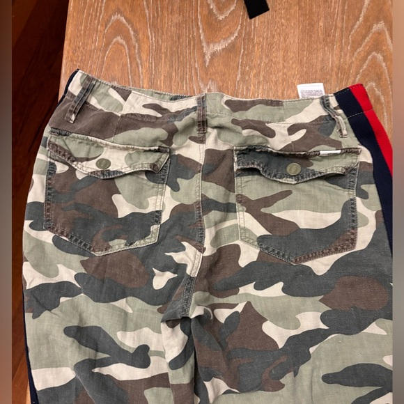Mother “No Zip Misfit” Camo Pants size 26 - Picture 4 of 5